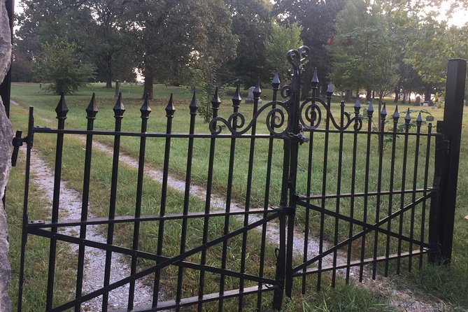 1.5-Hour Cemetery Ghost Hunt in Chattanooga - Why the small group makes a difference