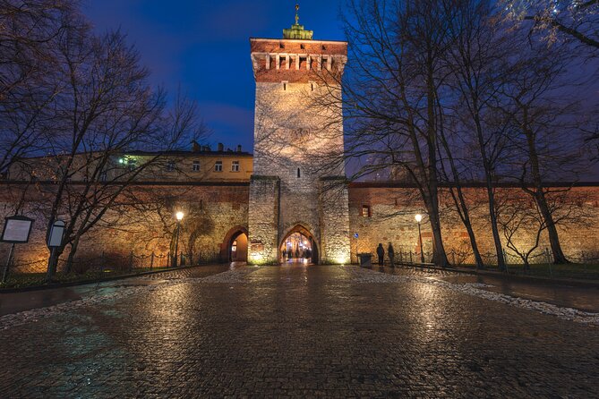 2-Hour City Walking Tour in Creepy Krakow - Walking toward Wawel and the dragon