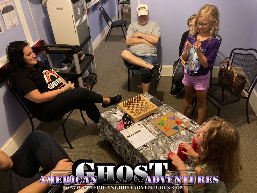 2 Hour Investigative Walking Ghost Tour of Downtown Orlando - Guides who shape the mood