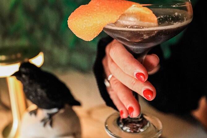 3 Hour Walking Food & Haunted History Tour in Lexington - Lexington after dark, with a drink in hand