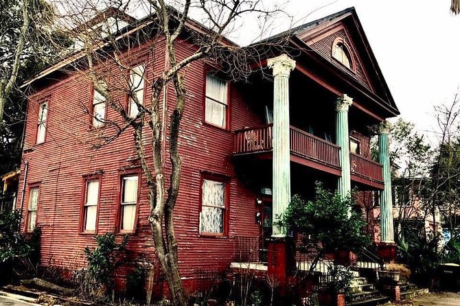 90 Minute Historic Savannah Walking Haunted Bar Pub Crawl - Pinkie Masters offers a break from the cemetery mood