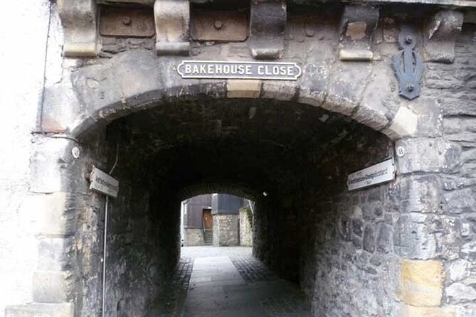 A History of Witchcraft in Edinburgh: A Self-Guided Audio Tour - A dark subject on Edinburgh’s most famous street