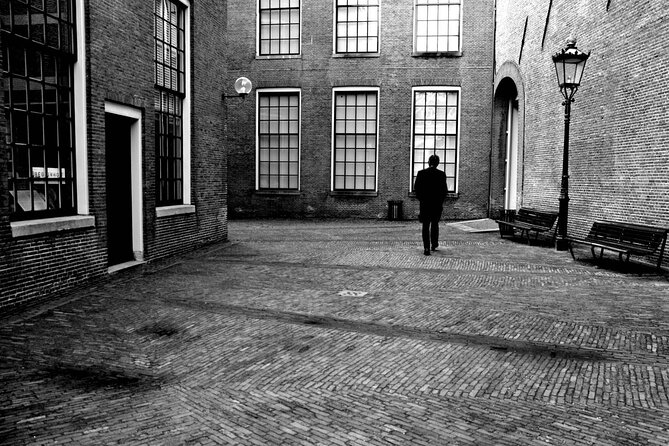 Amsterdam Haunted History and Ghost Walking Tour - What kind of ghost tour is this?
