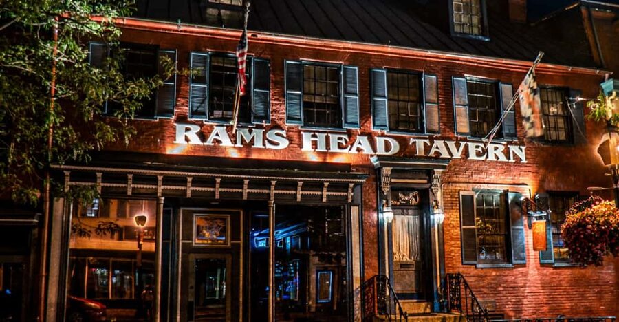 Annapolis Ghosts: Spirits & Spirits Haunted Pub Crawl - Meeting your guide near Market Space