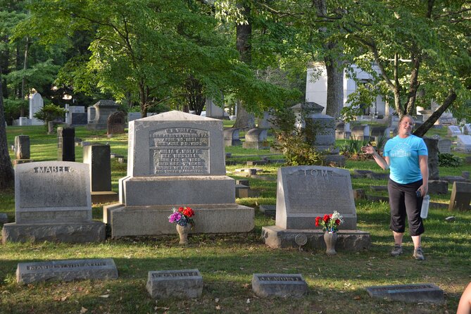 Asheville Ghost Tour: A Walk Through Riverside Cemetery & Montford Neighborhood - From graves to Montford’s haunted corners