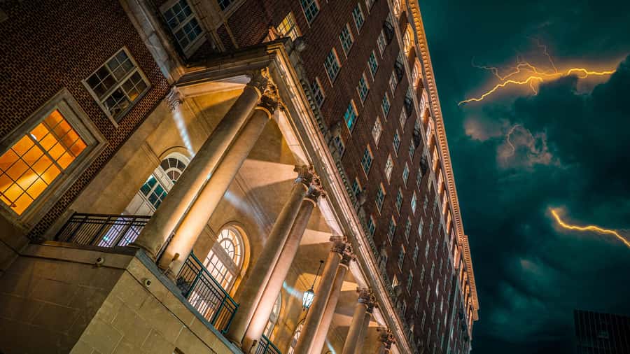 Atlanta: Hauntings, Ghouls, and Phantoms Walking Tour - Hearing the guide above Atlanta traffic