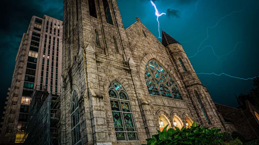 Atlanta: Hauntings, Ghouls, and Phantoms Walking Tour - Meeting the lantern-carrying guide at Bab’s Midtown