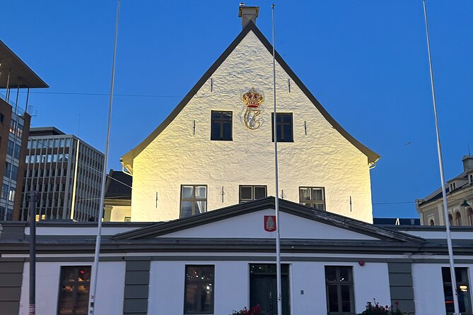 Audio Walking Tour in Bergen Famous Ghosts Location - Start at the Henrik Ibsen Statue and Torgallmenningen