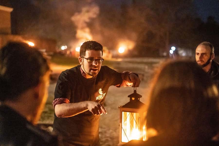 Austin Ghosts Spirits & Poltergeists Haunted Walking Tour - What the guide adds to the hour