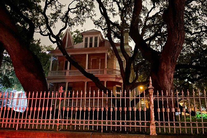 Austin's Famous Ghosts Smartphone Guided Audio App Walking Tour - Key points at a glance