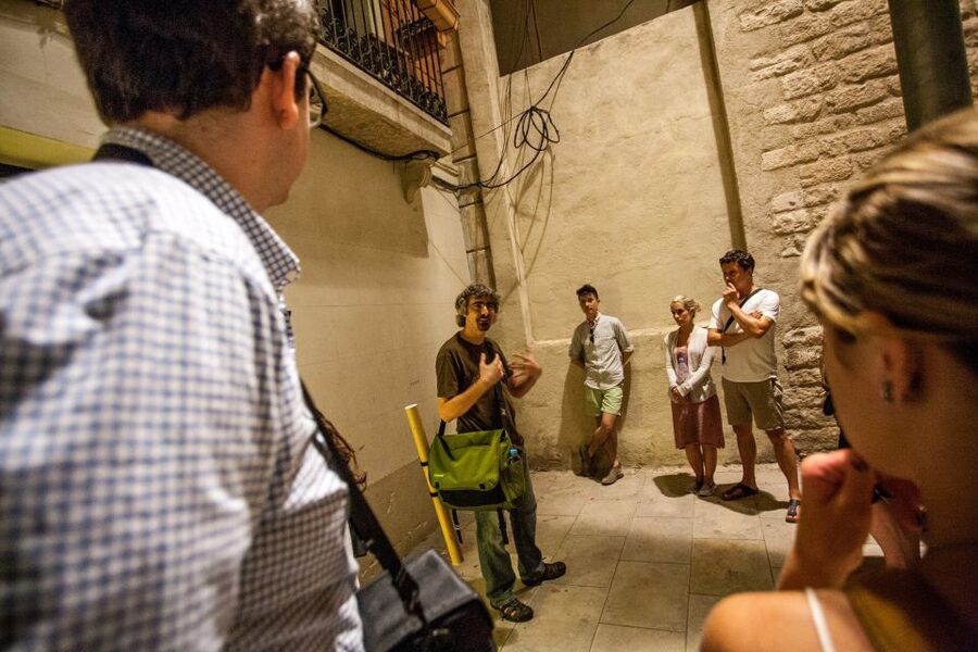 Barcelona: Dark History Night Walking Tour - Starting beneath the Arc de Triomf