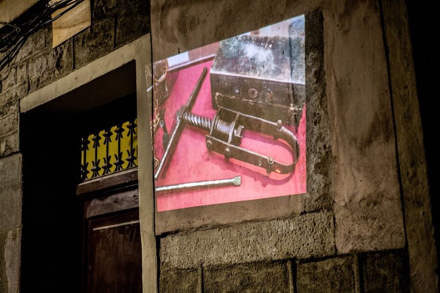 Barcelona: Dark History Night Walking Tour - Public executions and forgotten cemeteries