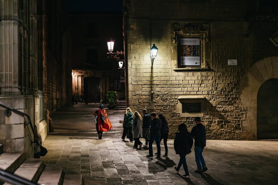 Barcelona: Gothic Quarter Ghosts and Legends Walking Tour - Gothic Quarter after dark