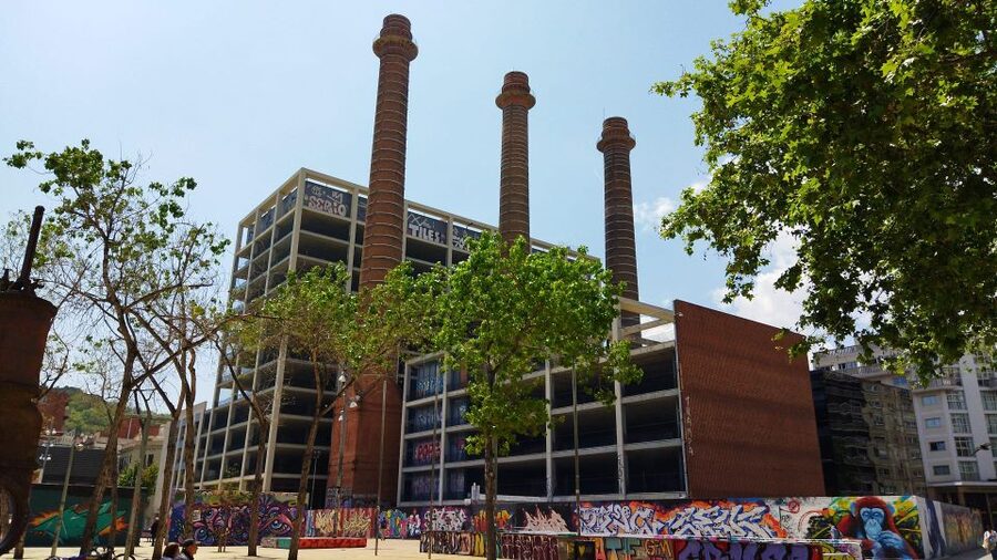 Barcelona's Dark History Walking Tour in El Raval - Casa de la Misericordia and the tour’s unsettling opening