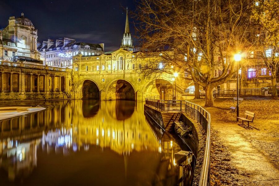 Bath: Guided Ghost Tour - Victoria Park, Pulteney Bridge, and the changing views