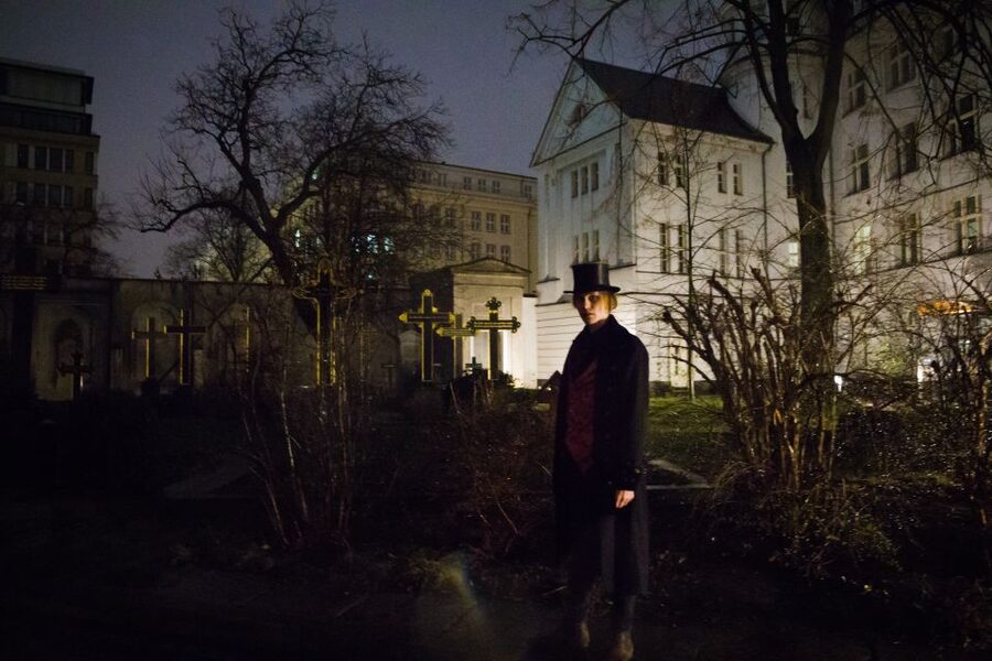 Berlin: Haunted Guided Tour in German - What the costumed guide adds