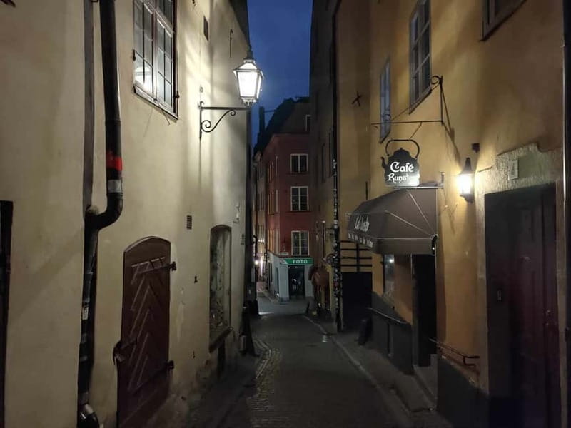 Bloody Stockholm: ghosts, horror and dark folklore 2h - Castle murders and royal fear