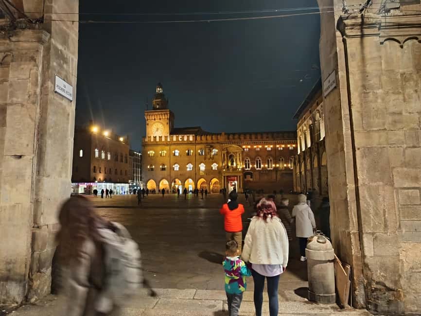 Bologna: Sipping Through the City After Dark Tour - Via Zamboni and the university quarter