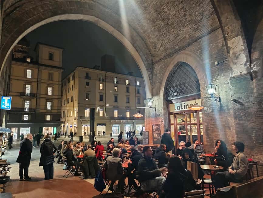 Bologna: Sipping Through the City After Dark Tour - Timing, walking, and practical details