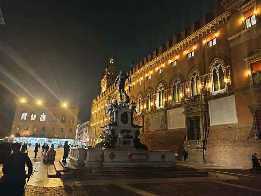 Bologna: Sipping Through the City After Dark Tour - Piazza Santo Stefano after sunset