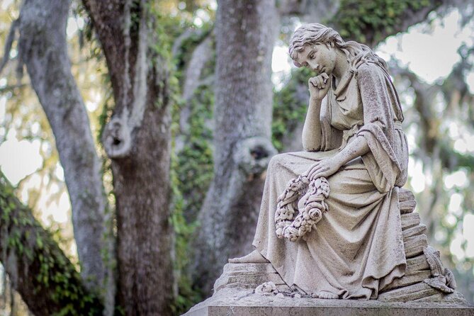Bonaventure Cemetery's Secret Society Ghost Tour - Why Bonaventure feels different after sunset