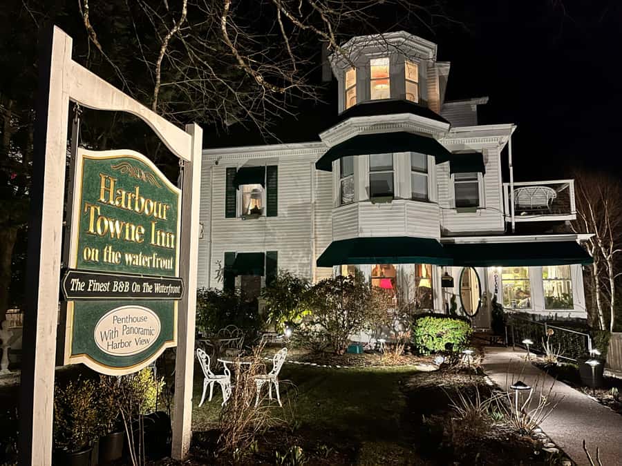 Boothbay Haunted Ghost Walking Tour - The first waterfront stories: the Postal Service and Recovery Room