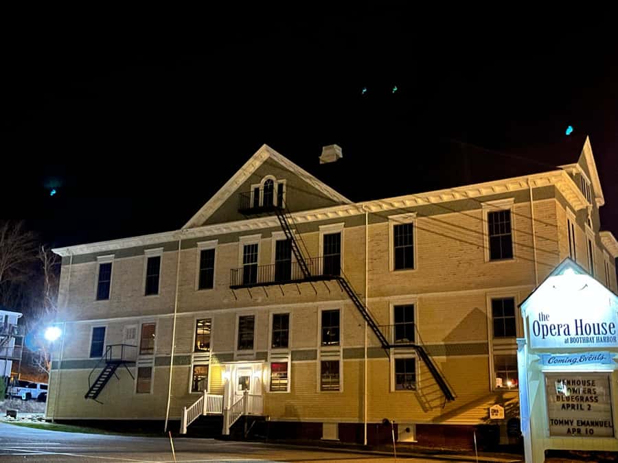 Boothbay Haunted Ghost Walking Tour - Harbour Towne Inn and the Opera House