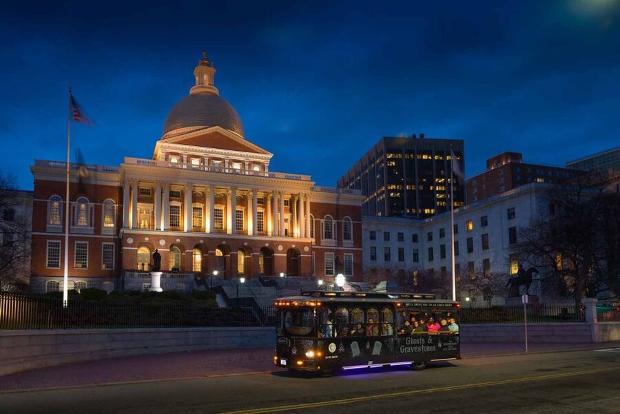 Boston: 1.5-Hour Ghosts and Gravestones Tour - Why the guides matter so much