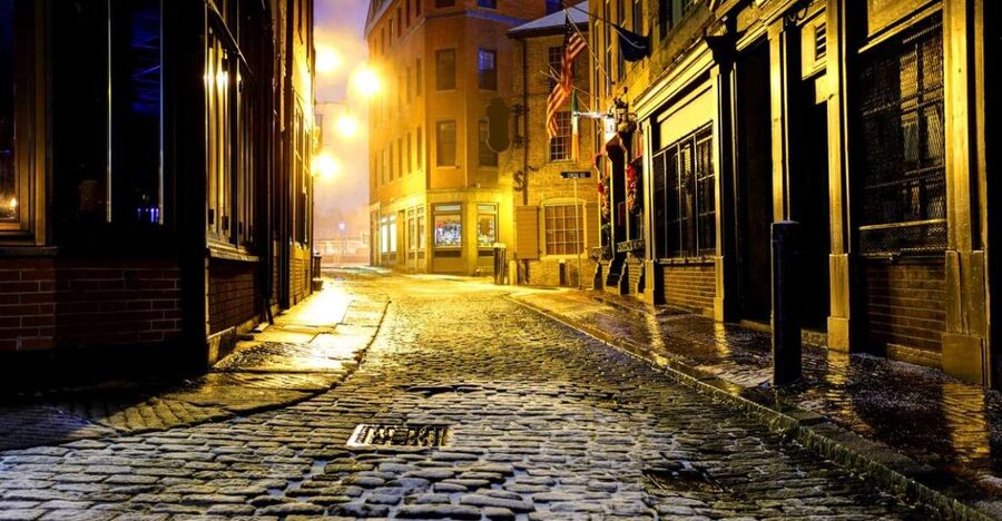 Boston: Haunted Pub Crawl of Historic Pubs and Taverns - Pubs, taverns, and the Union Oyster stop