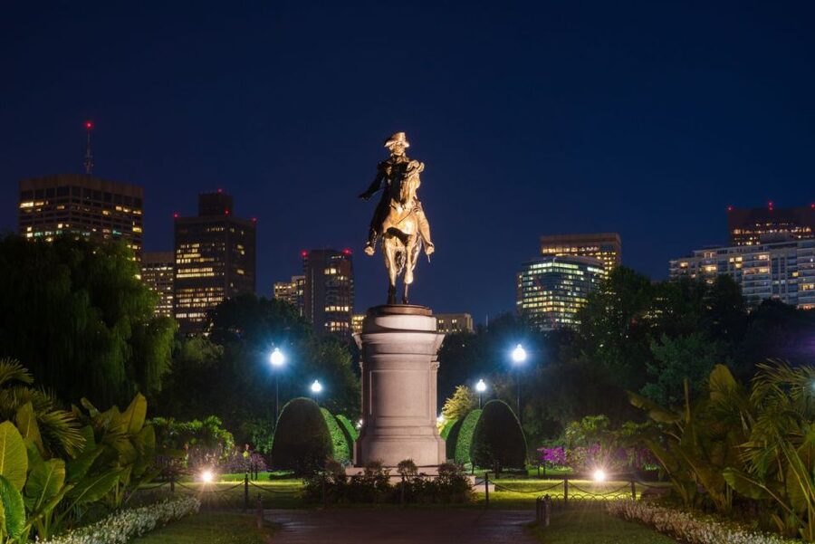 Boston: Haunted Pub Crawl of Historic Pubs and Taverns - Cemeteries, blood-stained streets, and darker history