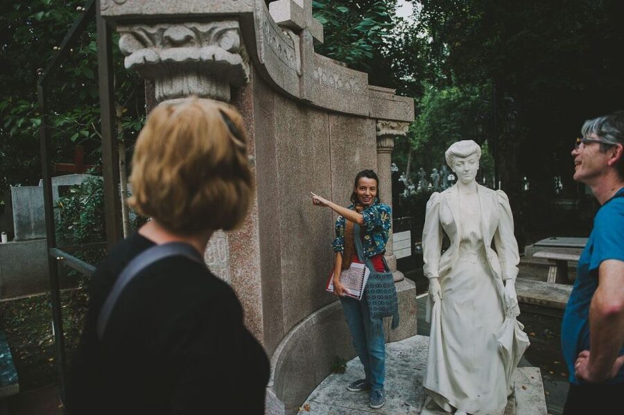 Bucharest: 3-Hour Dark History Tour with a Local - Bellu Cemetery: sculpture, sorrow, and strange stories