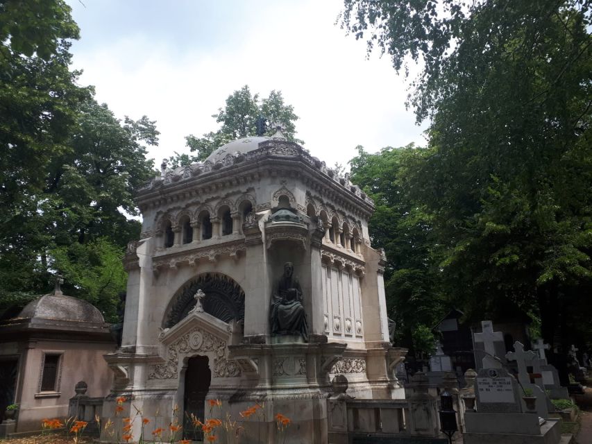 Bucharest: 3-Hour Dark History Tour with a Local - Walking, metro rides, and group size