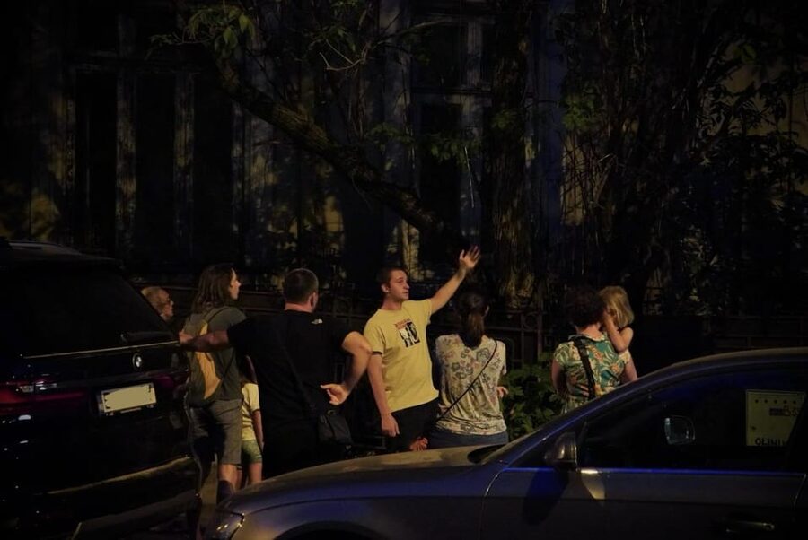 Bucharest: Ghost Stories & Romanian Mythology Walking Tour - Haunted houses, public streets, and uneasy stories