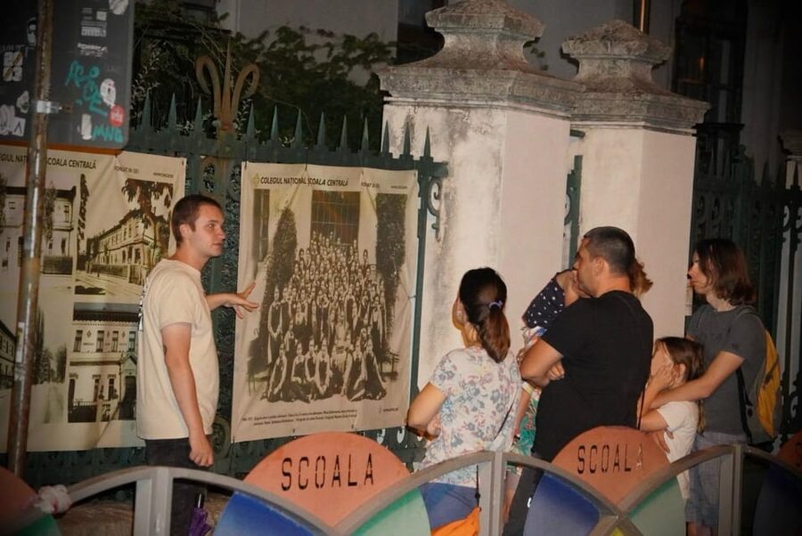 Bucharest: Ghost Stories & Romanian Mythology Walking Tour - Why the guides make or break the evening