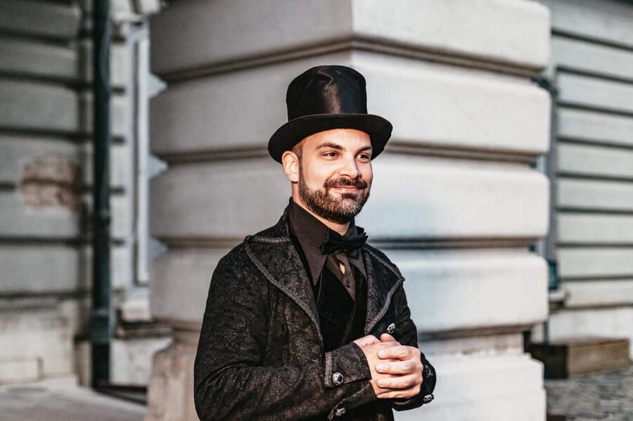 Budapest: Buda Castle District Vampires and Myths Night Tour - What the guides add to the experience
