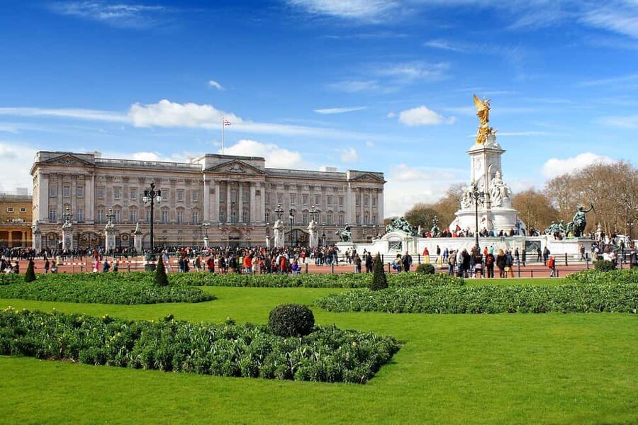 Bundle: British Museum-Changing of the Guard-Jack the Ripper - Morning ceremony: seeing the Changing of the Guard