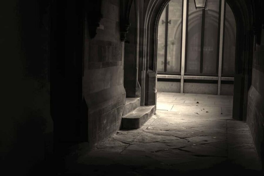 Cambridge: Alumni-Led University Ghost Tour - Clare College and the first shift into the past