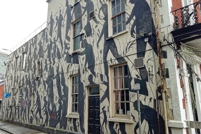 Cardiff Private Dark History Tour - Cardiff Castle, prison walls and ghost stories