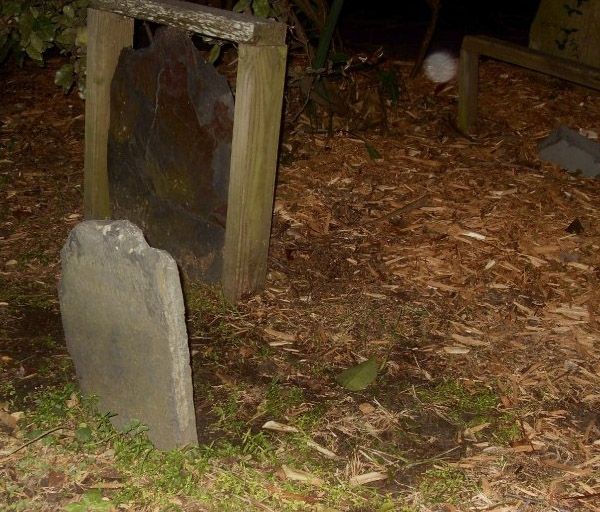 Charleston: 90-Minute Ghost & Graveyard Walking Tour - Key points at a glance