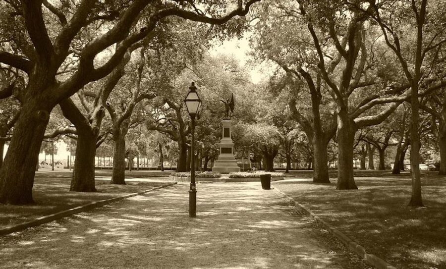 Charleston: City of the Dead Walking Ghost Tour - Why Charleston makes a good ghost-tour city