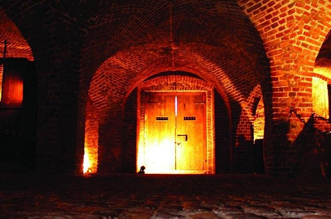 Charleston Ghost & Dungeon Night-Time Walking Tour with Entry to Provost Dungeon - Heat, walking pace, and group comfort