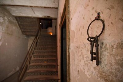 Charleston Haunted Jail Night-Time Walking Tour with Admission to Old City Jail