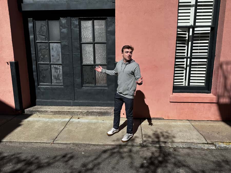 Charleston: Pirates and Ghosts Guided Walking Tour - What the guides add to the experience