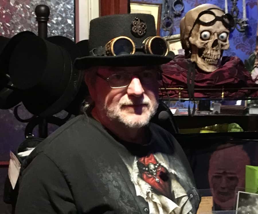 Chattanooga: Original Local Award-Winning Walking Ghost Tour - The condemned sanitarium and the photo hunt