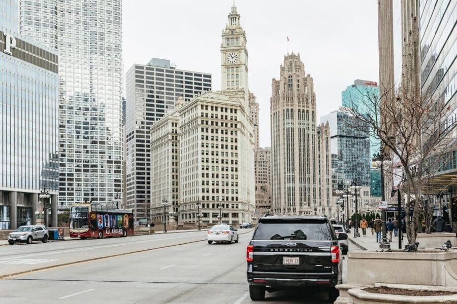 Chicago: Gangsters and Ghosts Guided Walking Tour - Chicago’s polished streets and rough old past