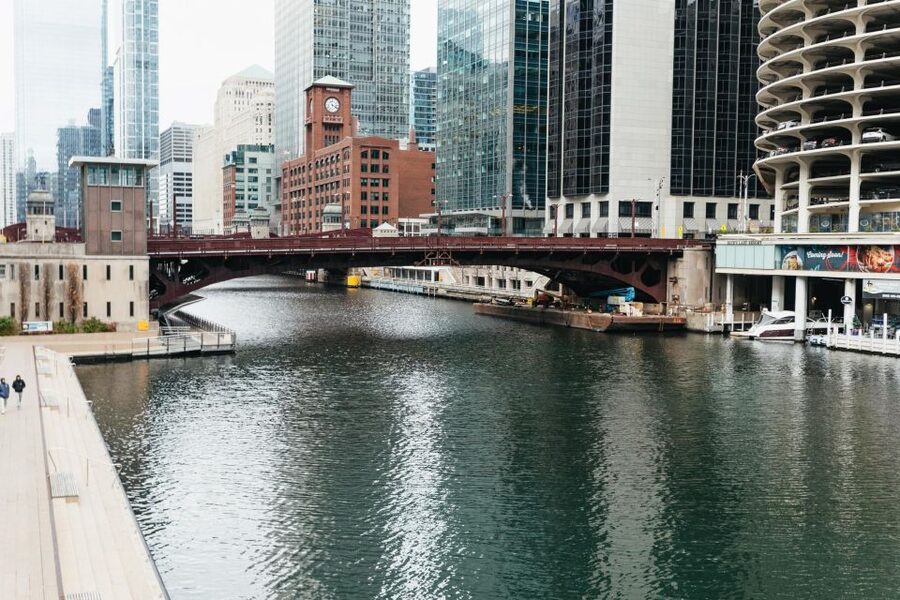 Chicago: Gangsters and Ghosts Guided Walking Tour - Cloud Gate and the Art Institute in the wider Loop