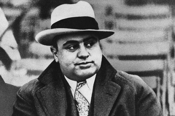Chicago: Gangsters and Ghosts Walking Tour - The Chicago Theatre and Death Alley