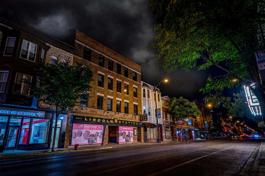 Chicago: Ghosts & Hauntings of the Windy City Walking Tour - The Victorian woman in white at Lincoln Park Zoo