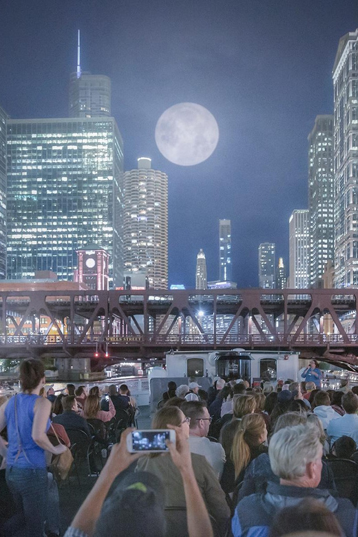 Chicago: Historic Gangsters & Ghosts Night Cruise - Finding Mercury at Michigan and Wacker