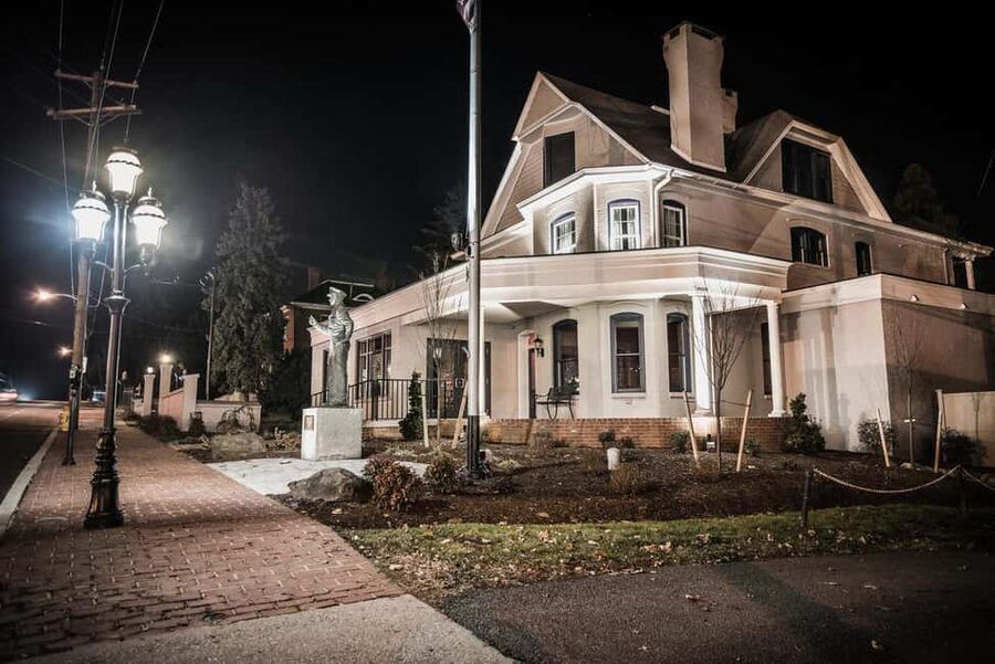 Civil War Ghosts: Echoes of the Fallen Gettysburg Ghost Tour - Farnsworth House and the bullet holes